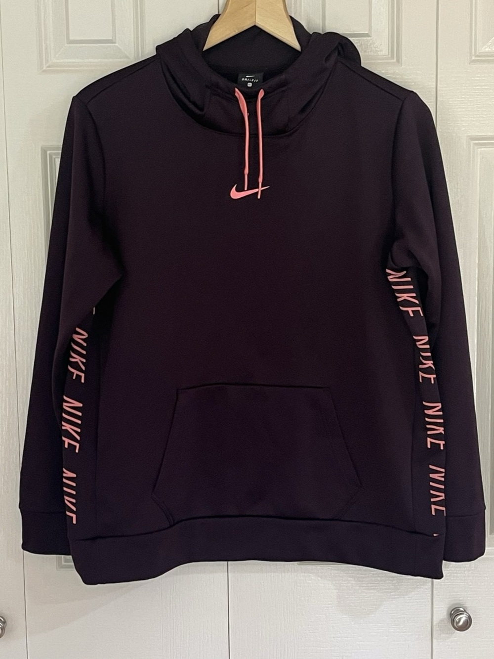 Nike Dri Fit Pullover
Hoodie Women's XL Deep
Burgundy Pink
Swoosh Drawstring